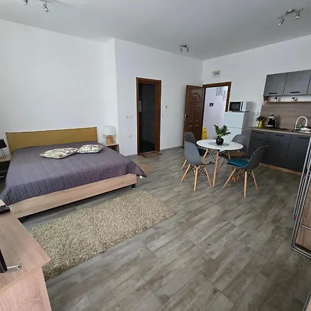 Apartment бутикови емона