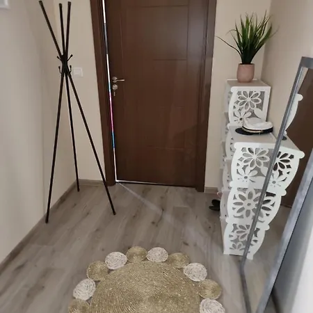 Apartment бутикови емона *