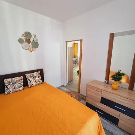 Apartment бутикови емона